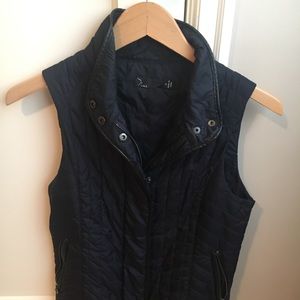 Noir quilted vest